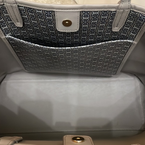 Tory Burch Gemini Link Tote in French Grey - Picture 2 of 5
